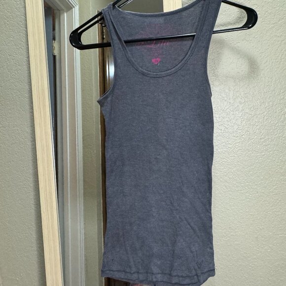 ๐5/$25๐ Grey Tank Top - Picture 2 of 4